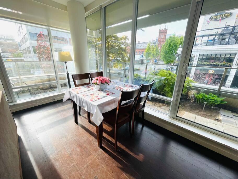 Spacious Downtown 2 Bedroom Condo With Pool And Air Conditioning Victoria Exteriér fotografie