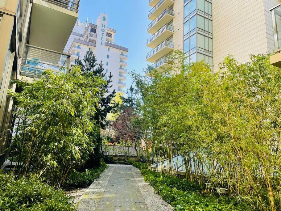 Spacious Downtown 2 Bedroom Condo With Pool And Air Conditioning Victoria Exteriér fotografie
