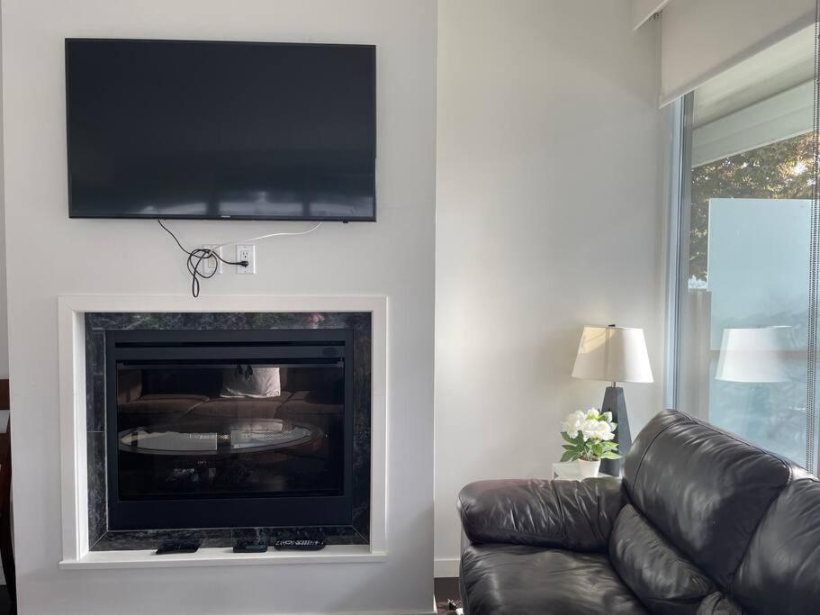 Spacious Downtown 2 Bedroom Condo With Pool And Air Conditioning Victoria Exteriér fotografie